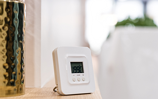 Ensure yourself a cozy appartment at all times with your smart thermostat.